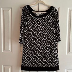 WHBM long top. Black, white, grey,light blue.
